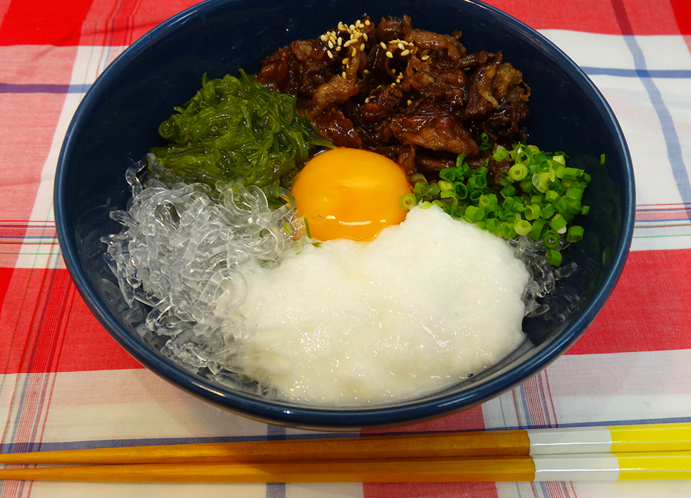 牛とろめかぶのぶっかけ丼