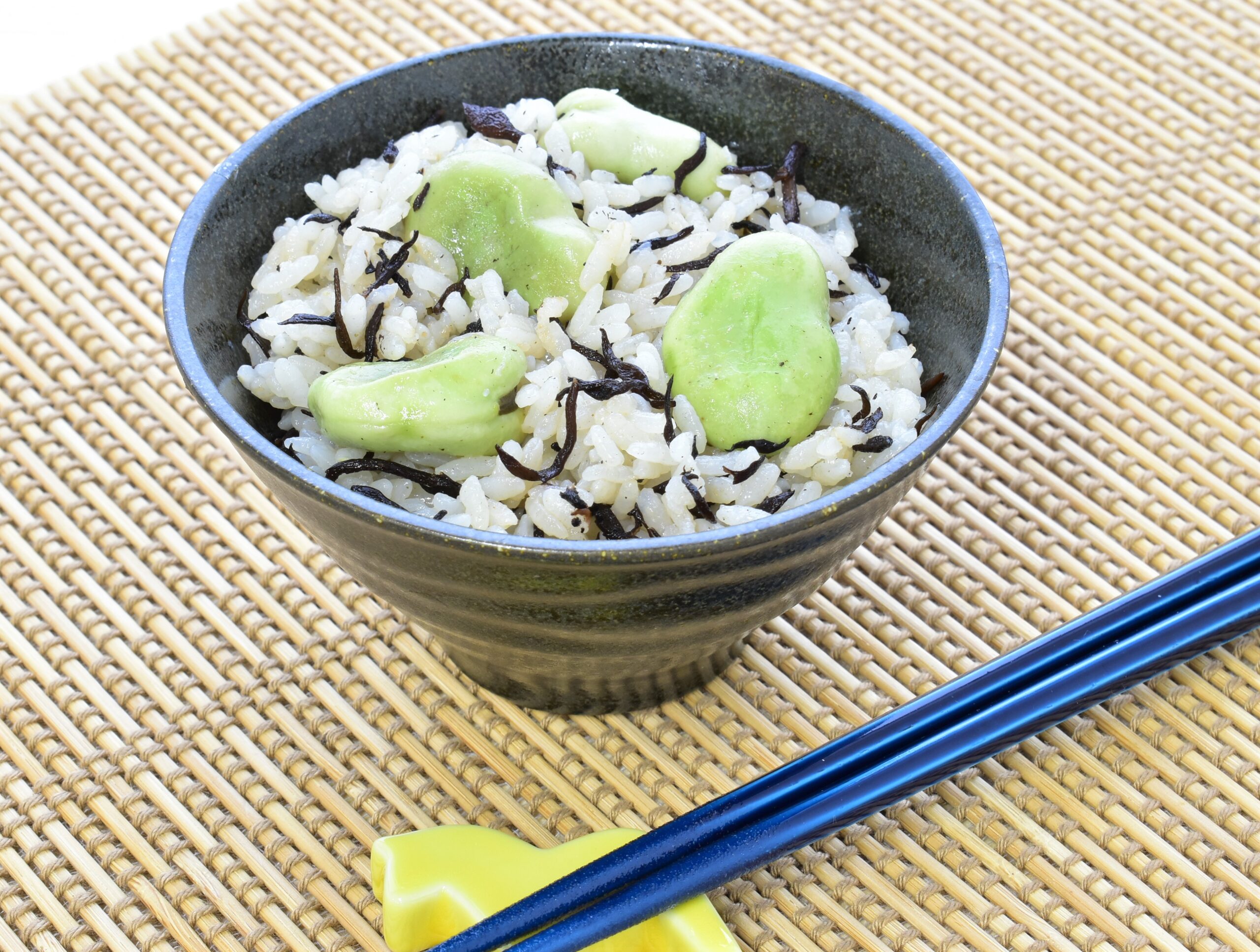 昆布茶でひじきのそら豆ご飯 カネリョウメディア