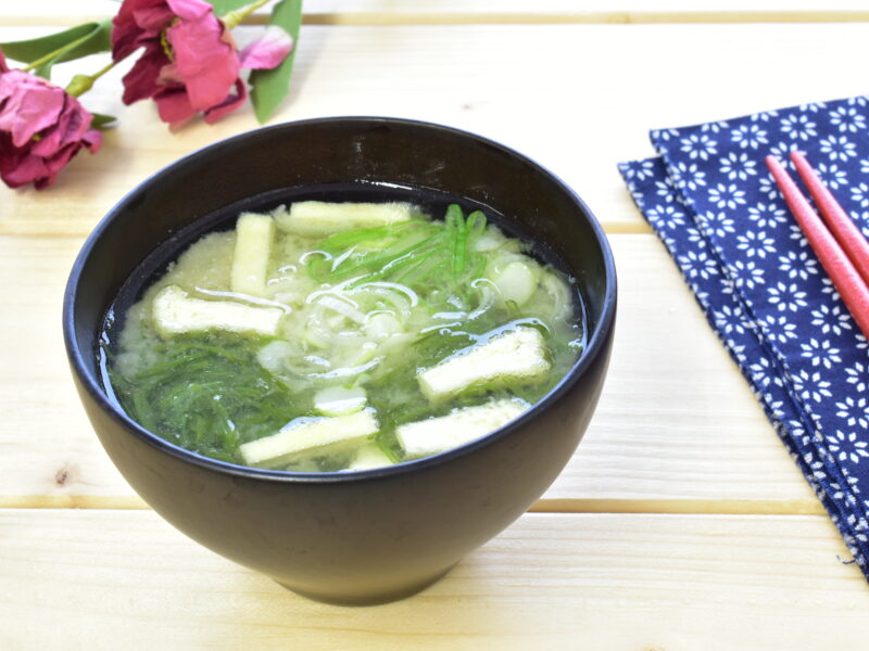 めかぶと油揚げの味噌汁