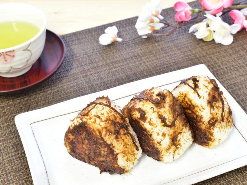 もずくの焼き味噌おにぎり