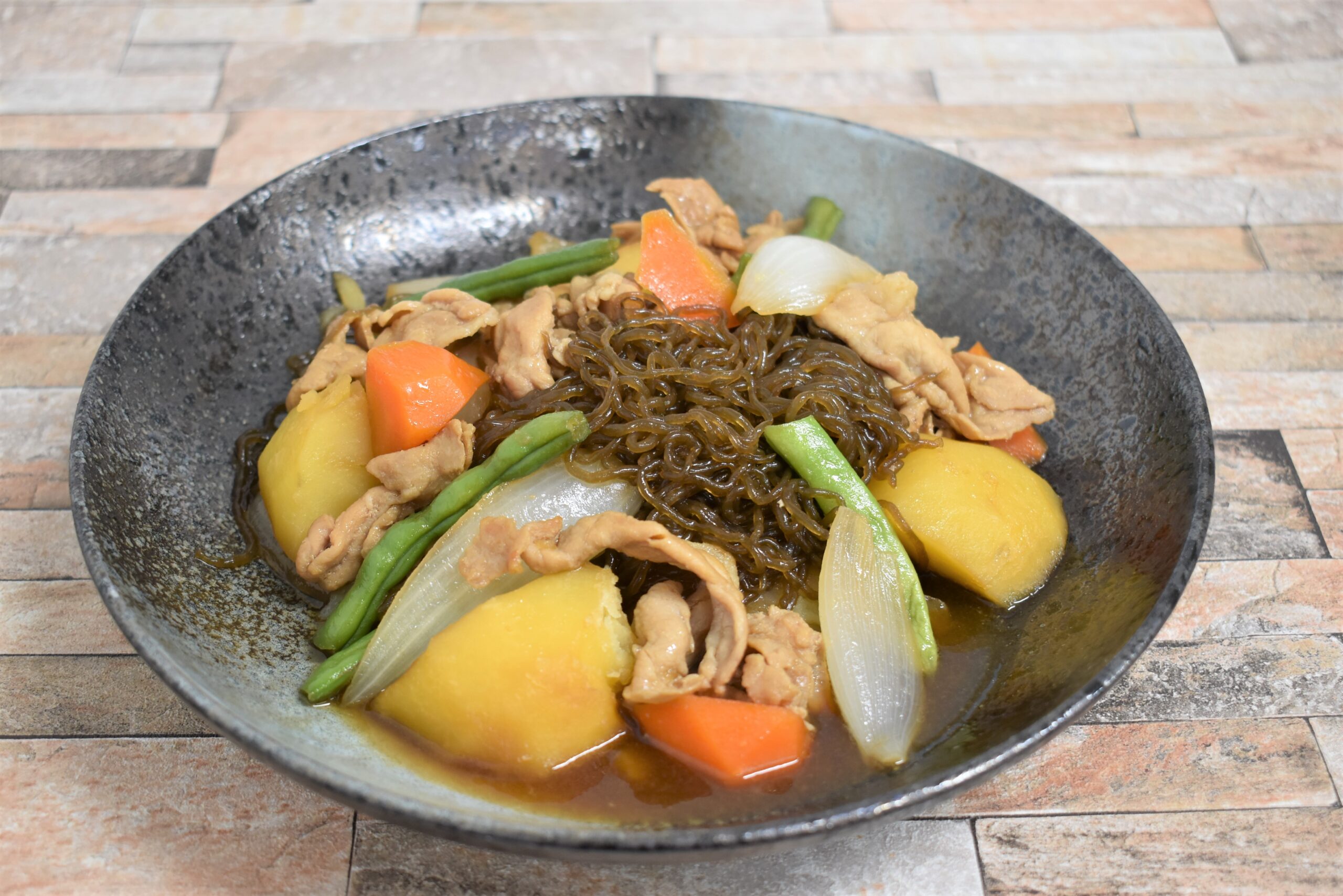 もずく麺の肉じゃが | カネリョウメディア
