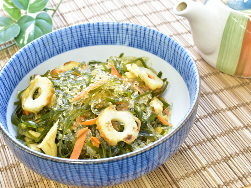 切り昆布と海藻麺の煮つけ