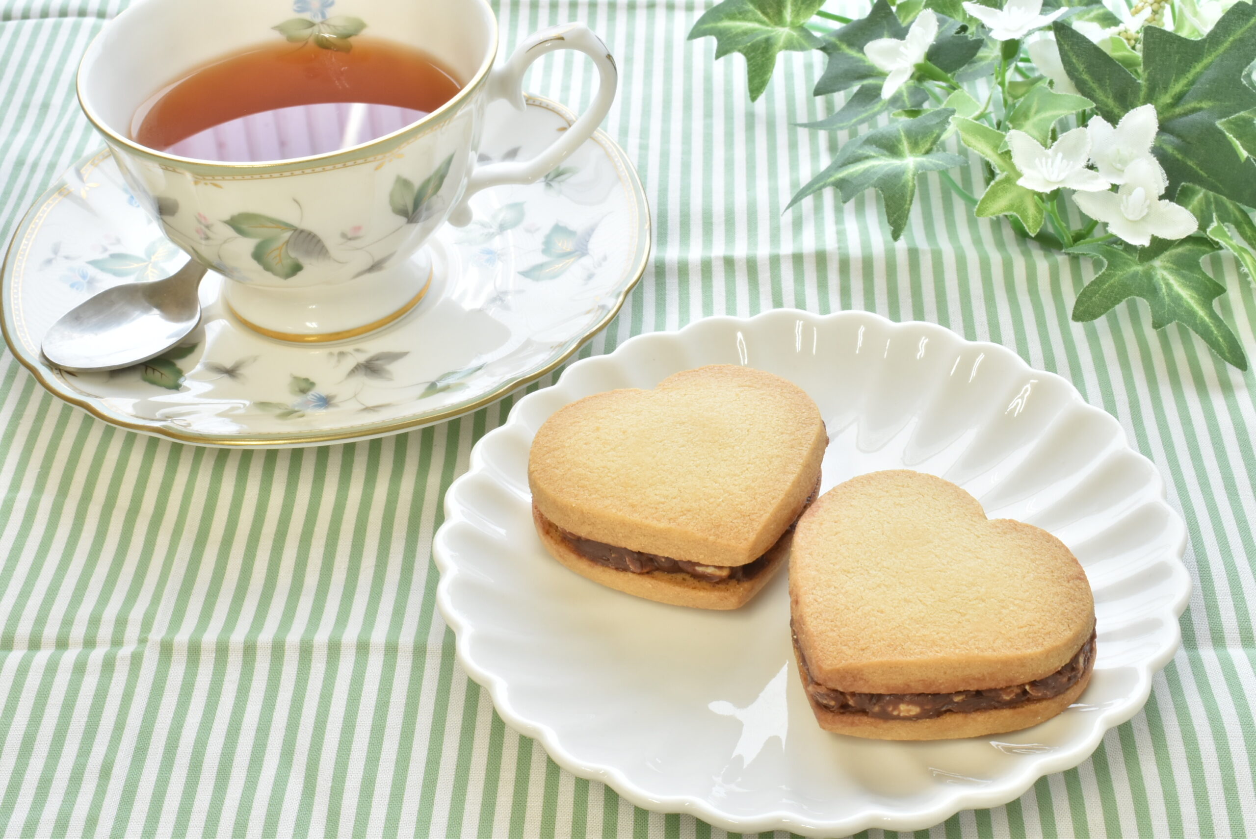 海藻グラノーラのチョコサンドクッキー | カネリョウメディア