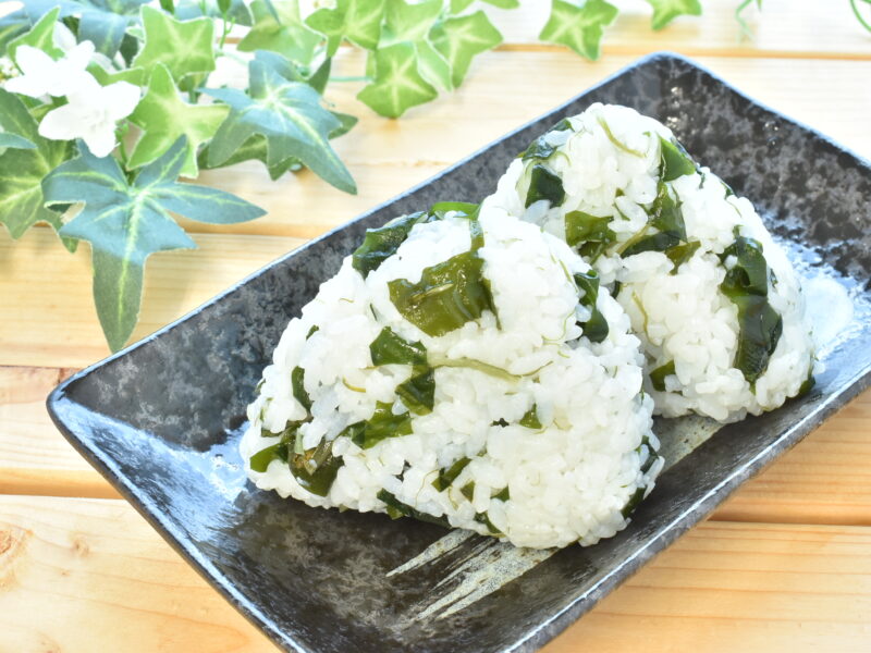 まるごとわかめのおにぎり