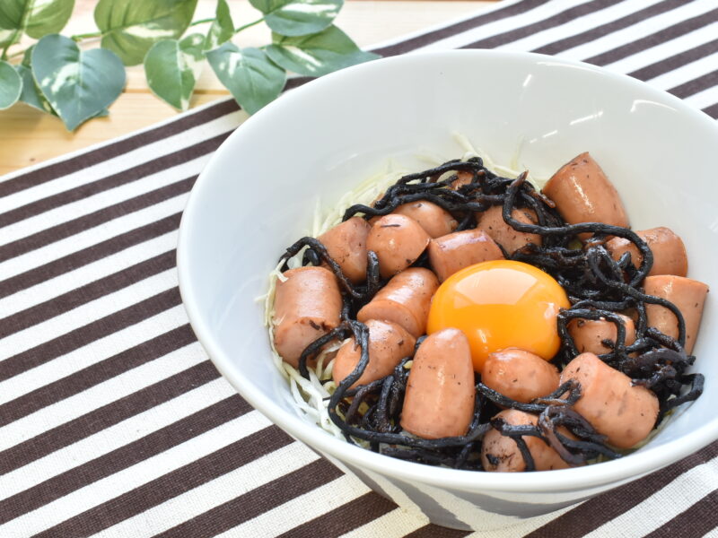 長ひじきのウインナー丼