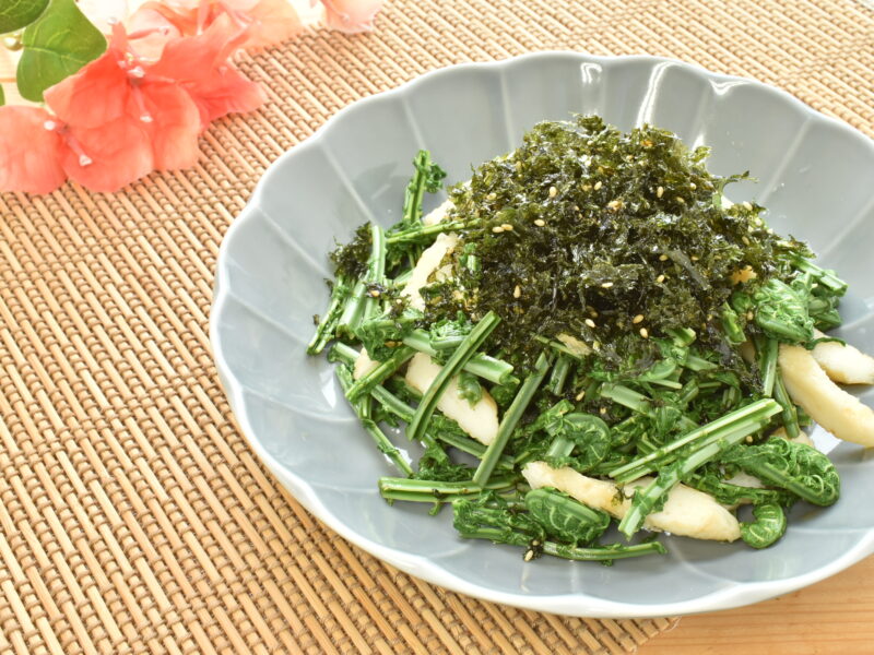 こごみと笹かまぼこのぶっかけ海苔