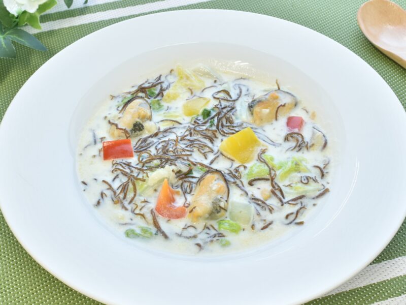 もずくとムール貝のクラムチャウダー