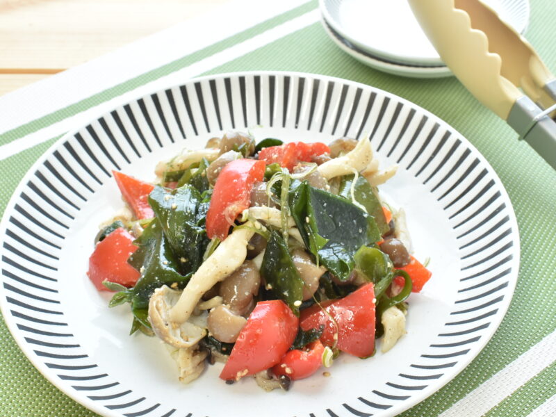 丸ごとわかめとパプリカのごま和え