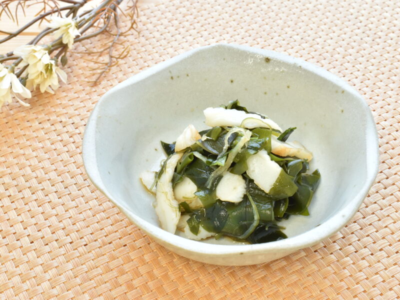 丸ごとわかめと笹かまぼこの小鉢