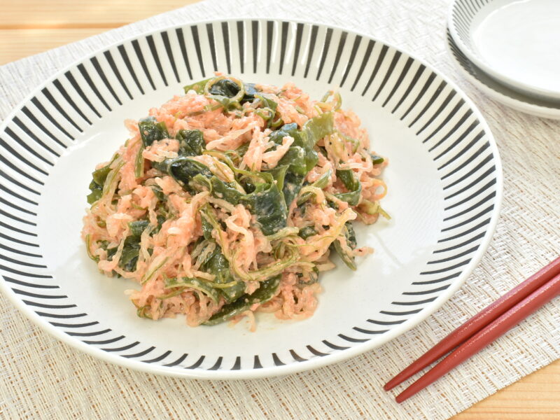 丸ごとわかめと海藻麵の明太子和え