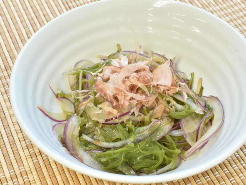 めかぶと赤玉ねぎのポン酢和え