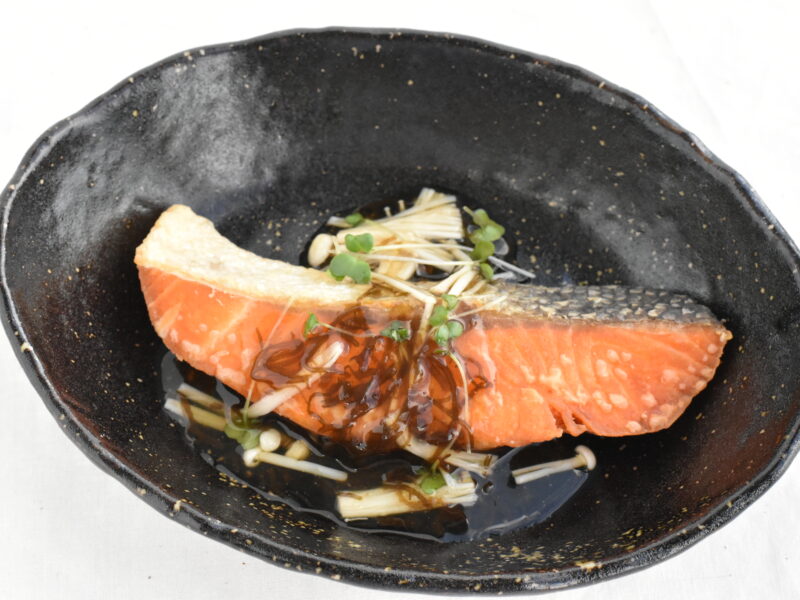 味付もずくで鮭の甘酢あんかけ