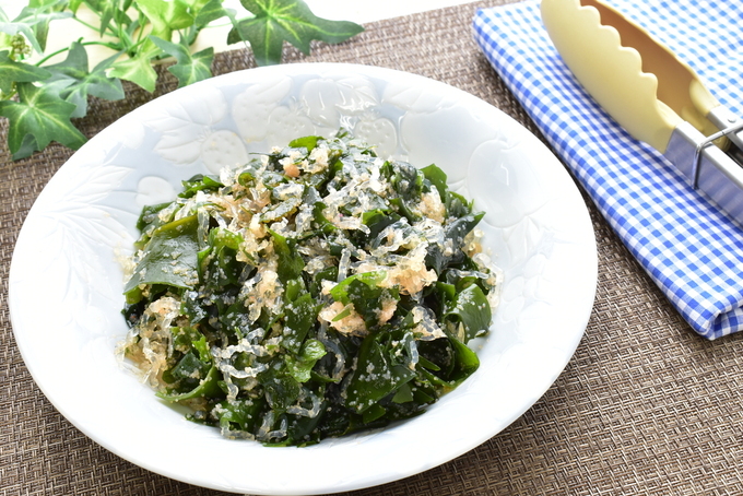 わかめと海藻麺の明太子和え